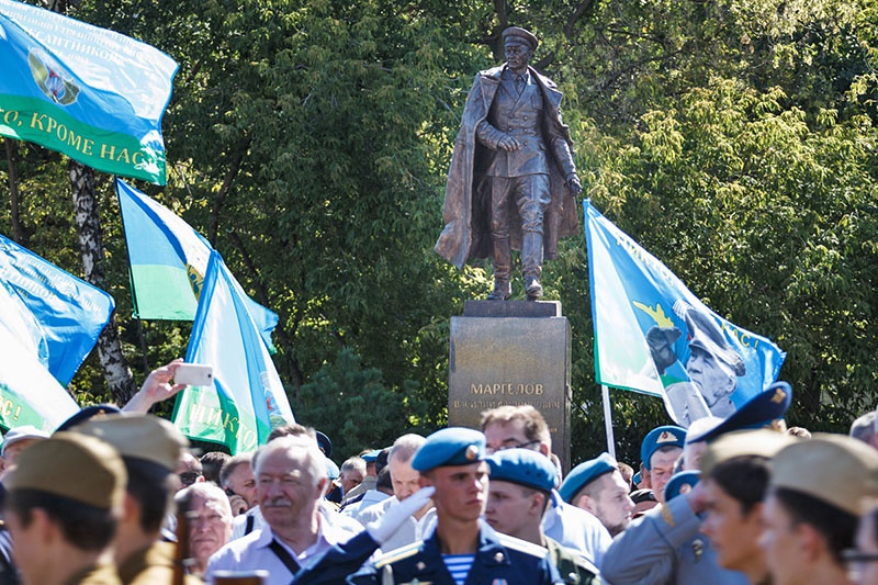 Памятник «дяде Васе» в Москве.