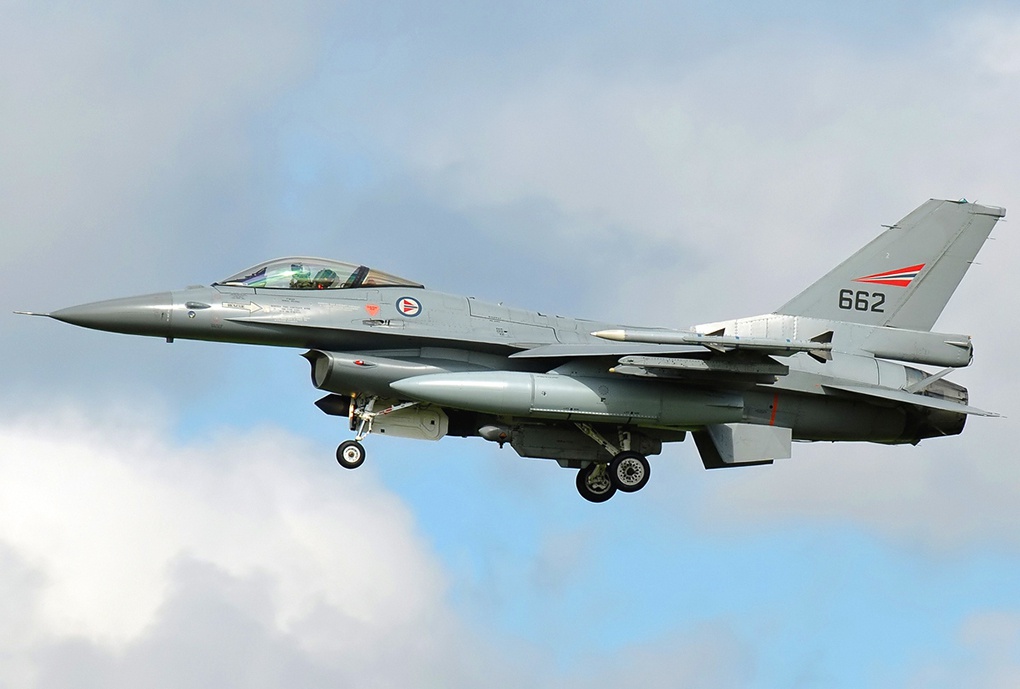 Самолет F-16 норвежских ВВС.