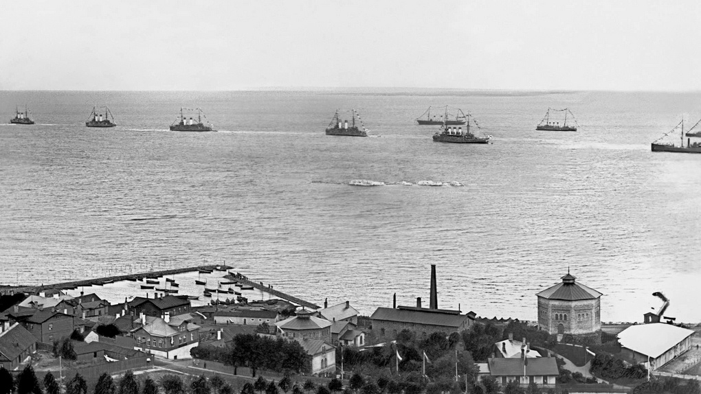 Корабли II Тихоокеанской эскадры в походе.
