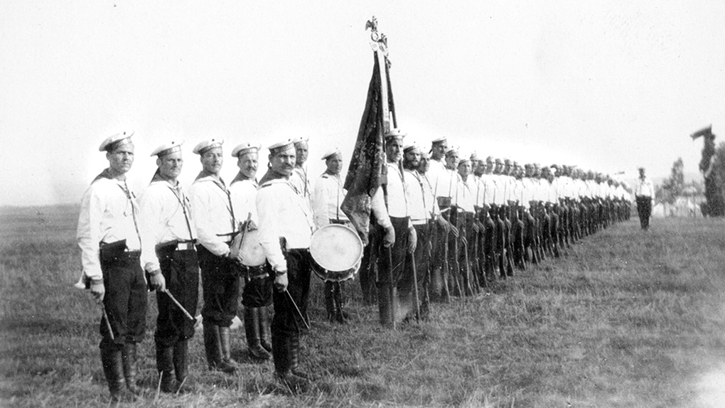 Торжественное построение роты Ея Величества Гвардейского Экипажа. Бородино. 26 августа 1912.