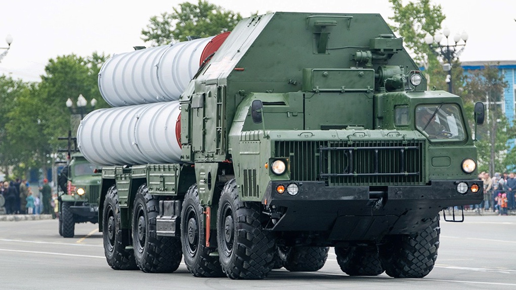 Пусковая установка зенитно-ракетного комплекса С-300 «Фаворит».