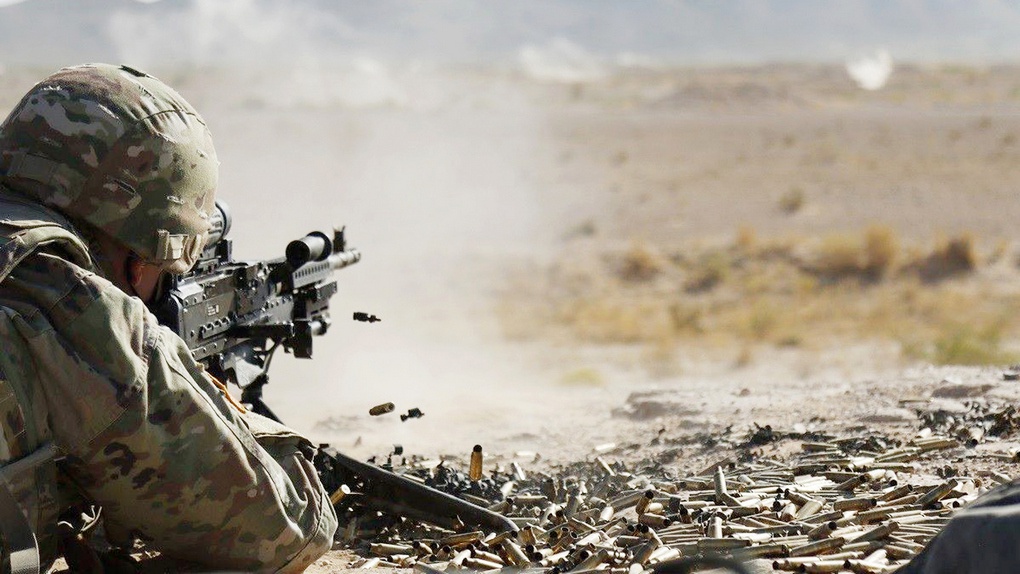 Солдат оттачивает снайперские навыки на полигоне Кэмп-Макгрегор, штатНью-Йорк, 25 сентября 2020 года.
