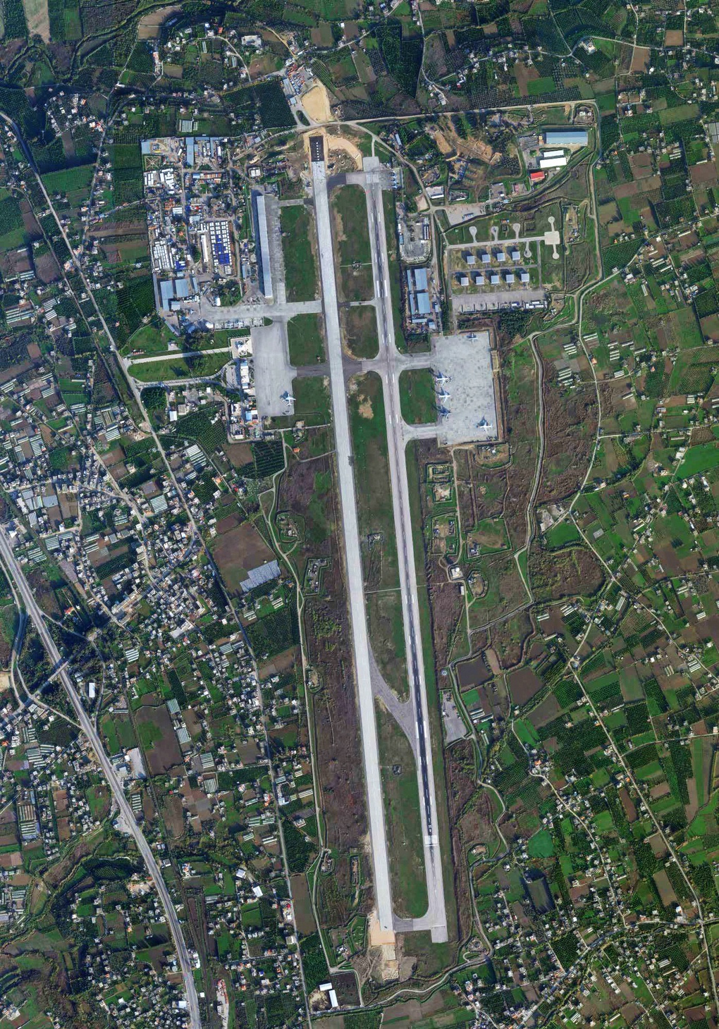 Спутниковое изображение авиабазы Хмеймим 14 декабря 2020 года.