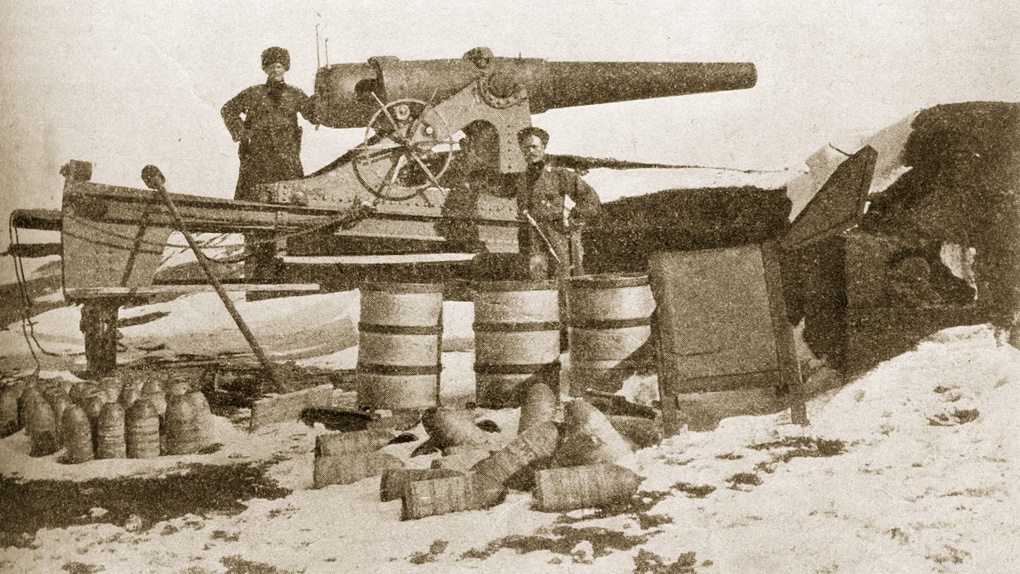 Одно из крепостных орудий брошенных турками в форте Меджидие.