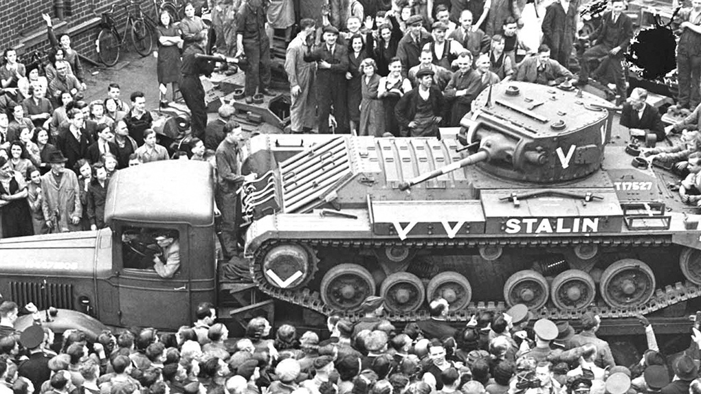 3332 английских лёгких танков «Валлентайн» было получено по ленд-лизу.