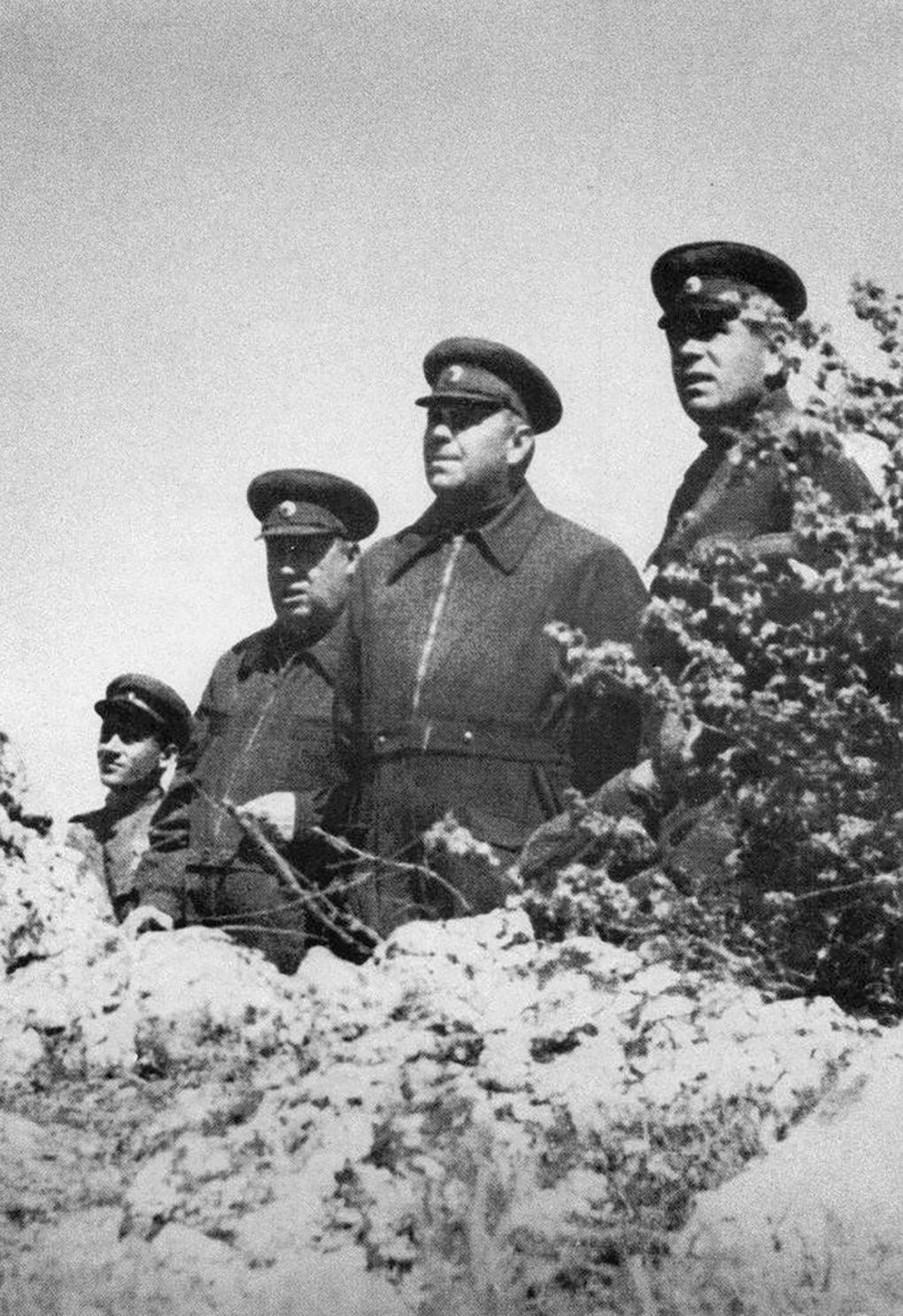 А.М. Василевский на передовых позициях в 1942 г.