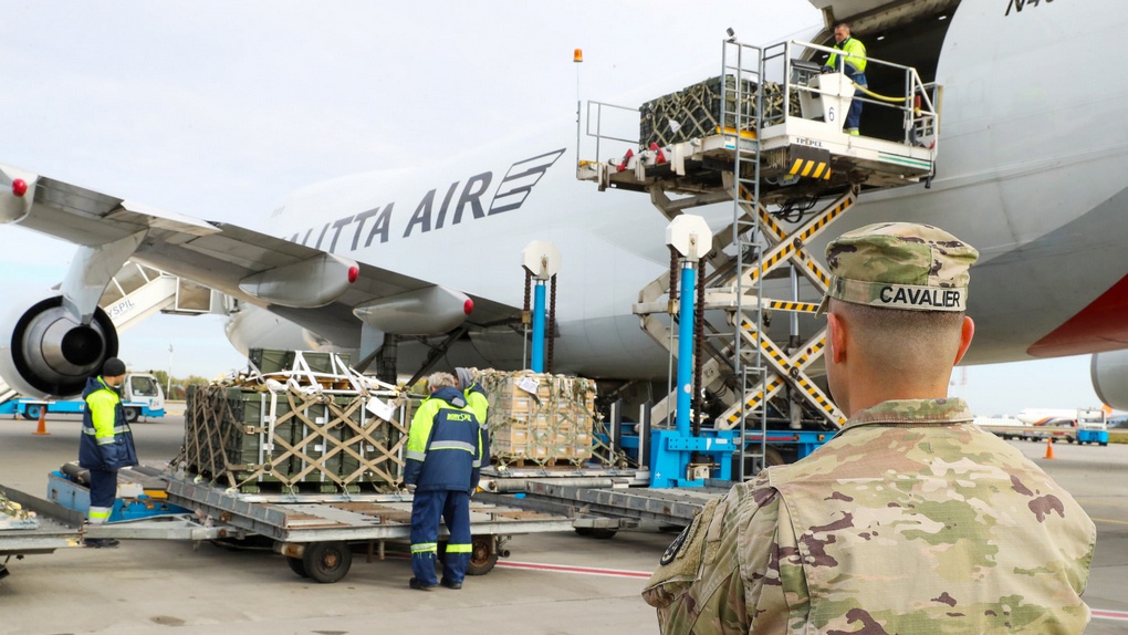 В аэропорт «Борисполь» 10 октября 2021 года доставлен военный груз из США.