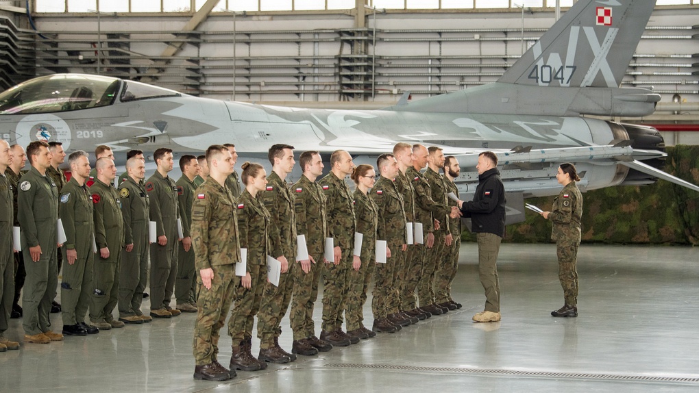 Польские лётчики завершили обучение на американских истребителях-бомбардировщиках F-35 на авиабазе в Познани.