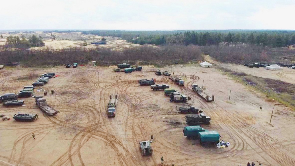 Украинские войска на полигоне Алешковские пески в Херсонской области.