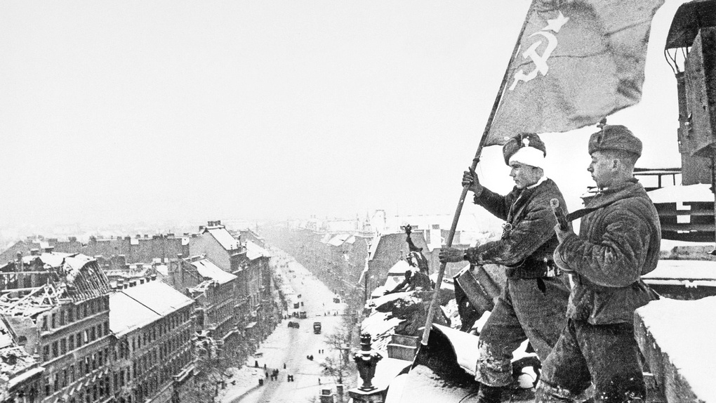 Красное знамя над Будапештом (13 февраля 1945 года).