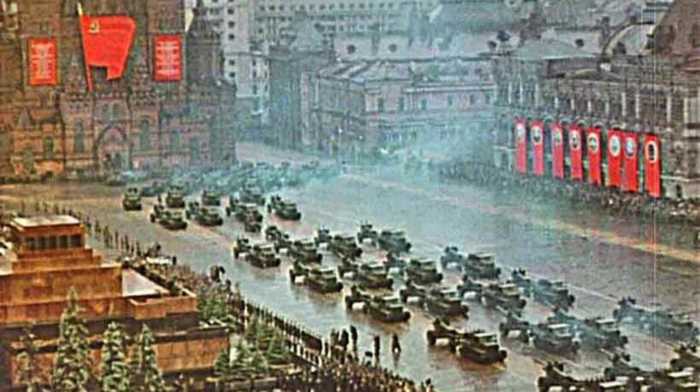 Прохождение военной техники.