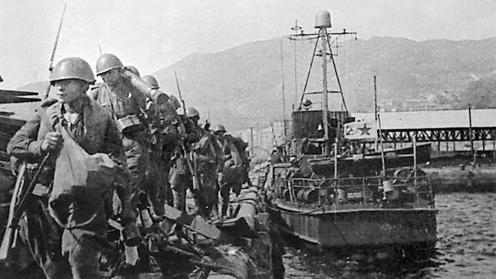 Высадка советских войск в ходе Сейсинской десантной операции. 15 августа 1945 г.