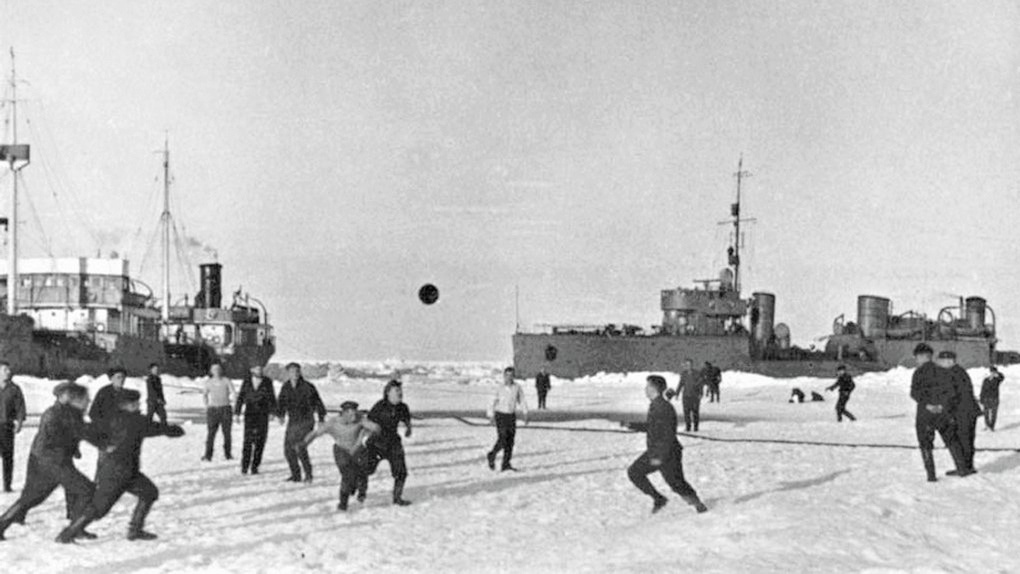 Футбол на арктическом льду. 1936 год.