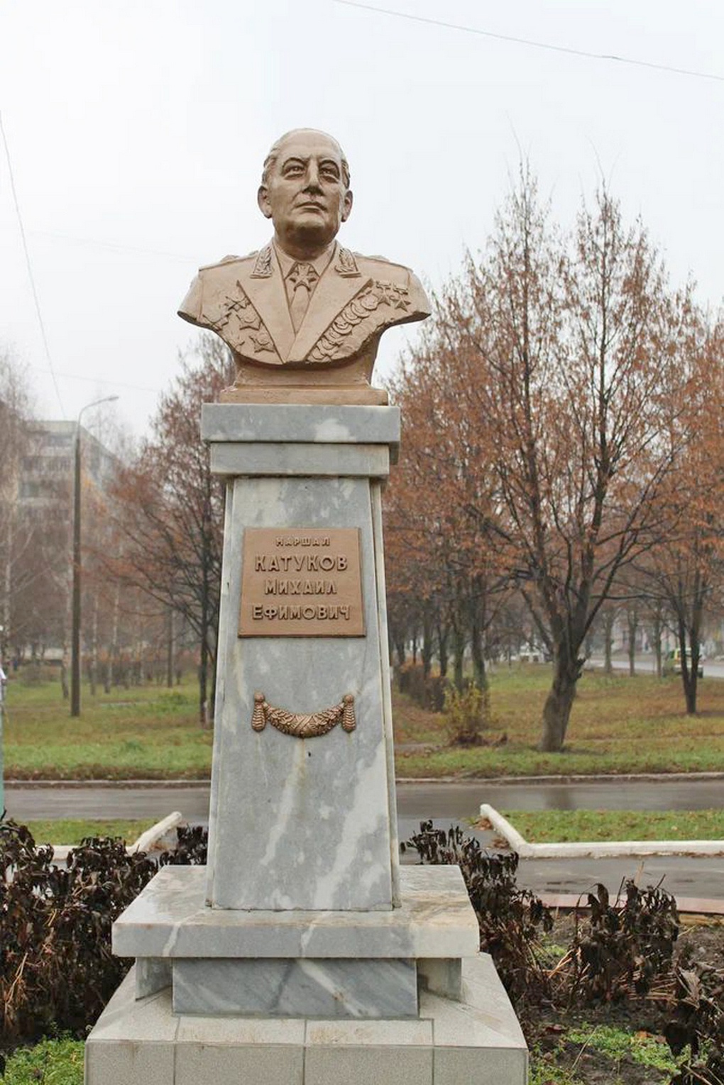 Памятник М.Е. Катукову в Мценске.
