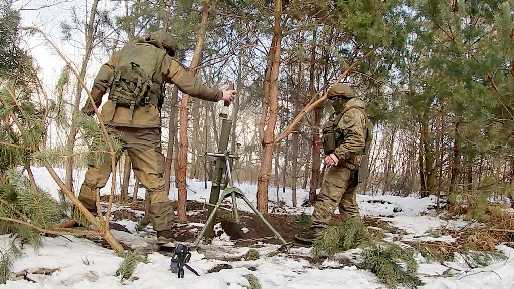 Боевая работа бронегруппы ВДВ в паре с минометными расчетами.