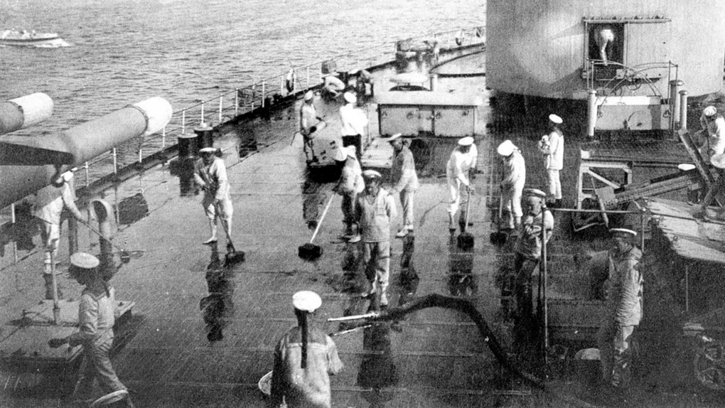 Приборка палубы на «Павле I».