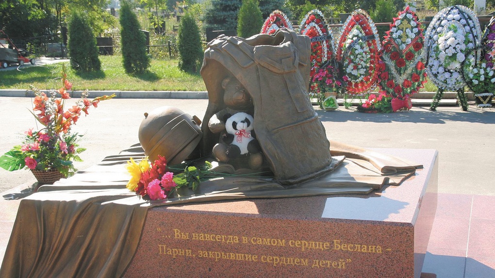 Памятник спецназовцам в Беслане.
