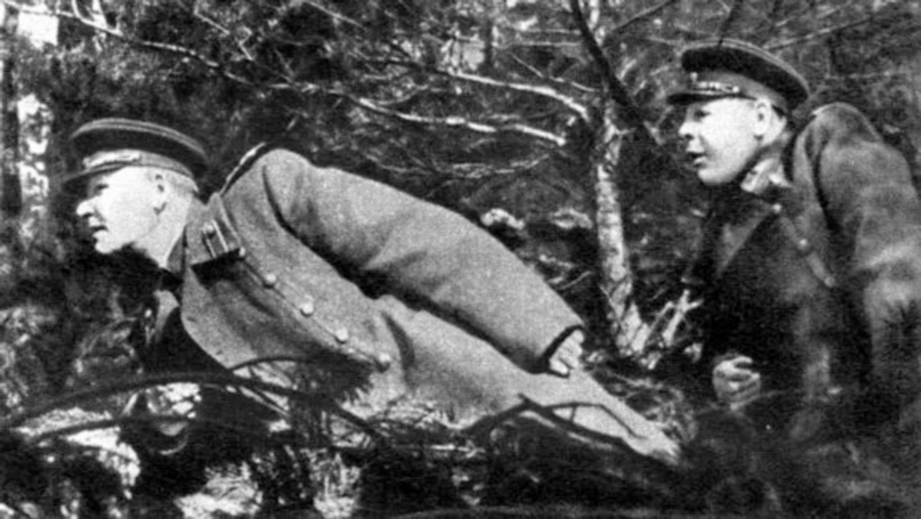 На командном пункте у Н.П. Пухова.