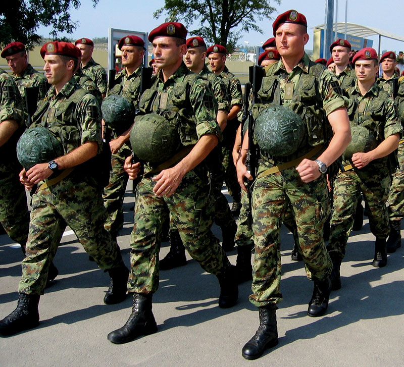 Сербские десантники.