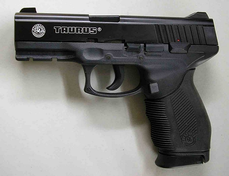 Taurus PT 24/7.