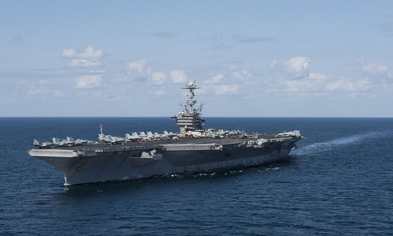 Американский авианосец USS Harry S. Truman