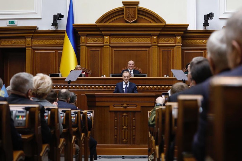 Дональд Туск руководит комисссией по возвращению части Украины в свои границы, что не мешает ему выступать в Раде.
