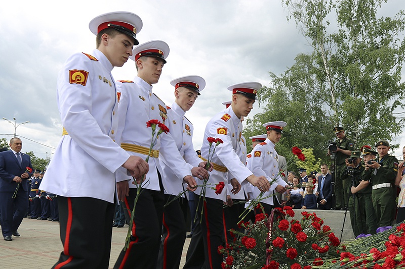 Возложение цветов. 