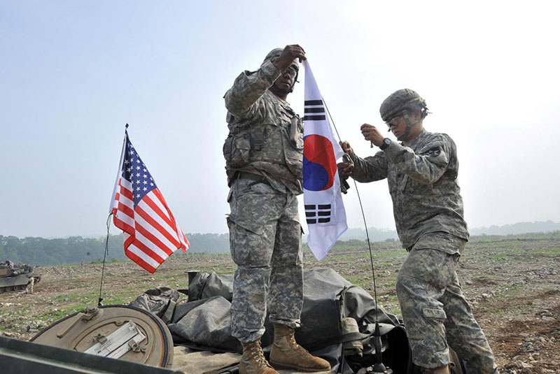 В Южной Корее дислоцировано 28.500 американских солдат «для сдерживания военной угрозы, исходящей от Северной Кореи».