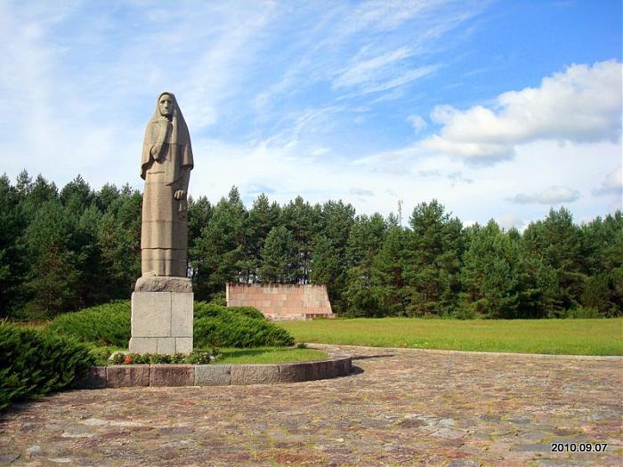 Мемориал на месте сожженной со всеми жителями деревни Пирчюпай.