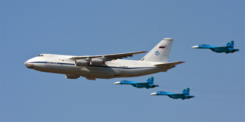 Потолок Ан-124 доходит до 11 600 метров.