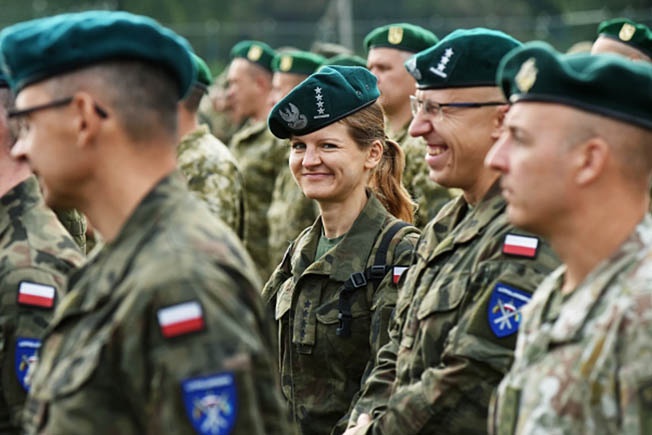 Среди польских современных амазонок ни одна не обладает статусом генерала.