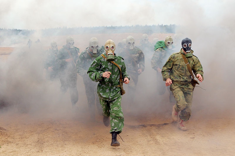 «Военизированная эстафета» с полосой препятствий и каскадом силовых заданий.