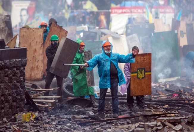 Цветные перевороты в Сербии, Грузии и на Украине свидетельствуют, что для запуска процесса разрушения национальной государственности достаточно относительного меньшинства населения.