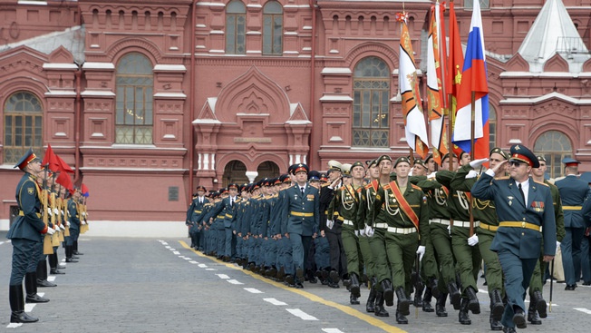 Торжественная церемония выпуска молодых офицеров.