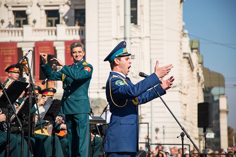 Эксперименты ансамбля на открытом воздухе.