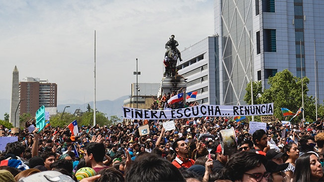 В Чили в конце 2019 года имел место народный антиправительственный бунт, причина которого кроется в крайнем расслоении чилийского общества.