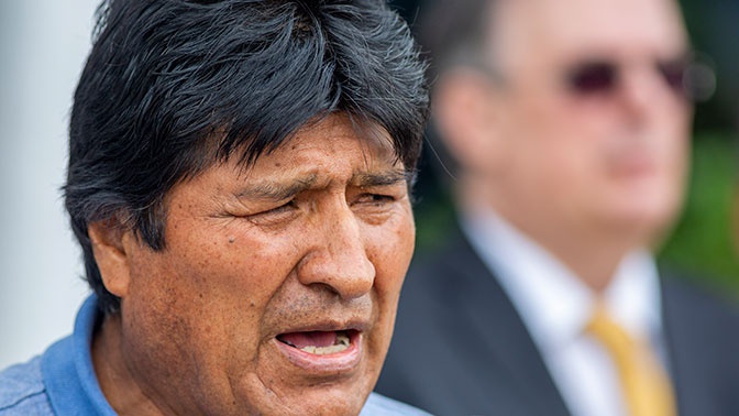 Находящийся в Мексике Эво Моралес напрямую  называет произошедшее в Боливии военным переворотом.
