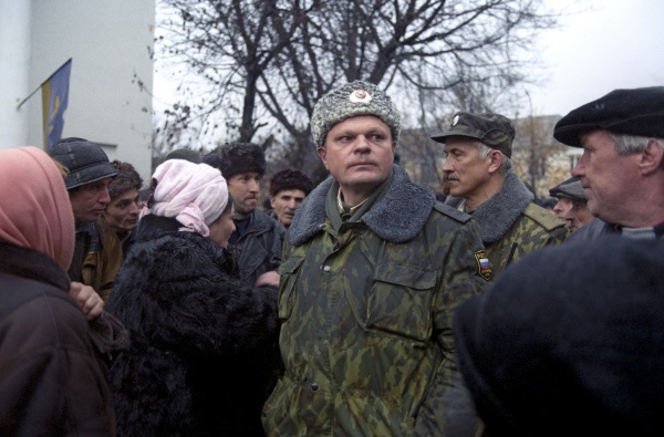 Генерал Иван Бабичев - командир сводного полка (впоследствии он был назначен командующим западной группировкой войск в Чечне).