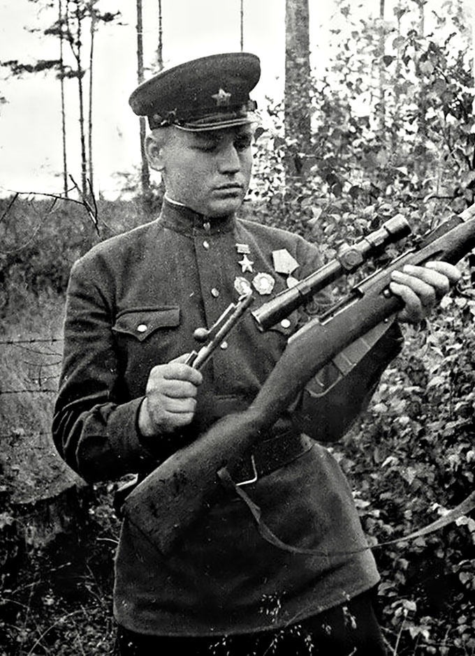 В 1943 году краснофлотцу Антонову Ивану Петровичу было присвоено звание Героя Советского Союза с вручением второго ордена Ленина и медали «Золотая Звезда».