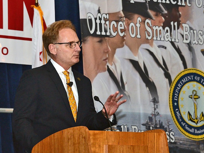 Исполняющий обязанности министра ВМС США Томас Модли.