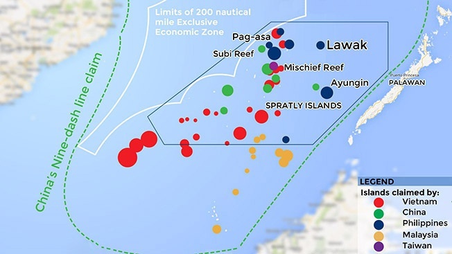 Владение архипелагом, лишённым постоянного населения, оспаривается Китаем, Вьетнамом, Филиппинами, Тайванем, Малайзией и Брунеем.