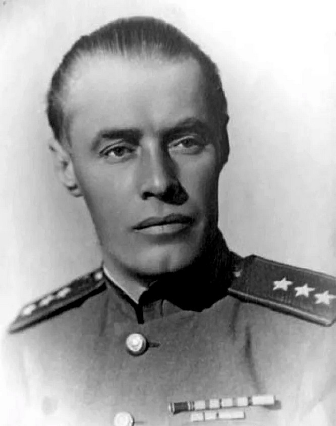 Генерал-лейтенант Маркиан Попов.