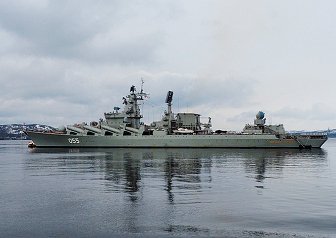 Ракетный крейсер «Маршал Устинов» на несколько суток выходил из главной базы Северного флота Североморска в Баренцево море для отработки плановых задач боевой подготовки.