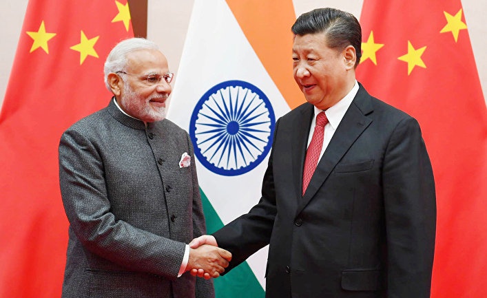 Премьер-министр Индии Нарендра Моди и председатель КНР Си Цзиньпин. Китай и Индия активно взаимодействуют в рамках ШОС и БРИКС.