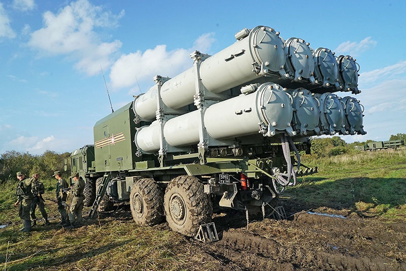 Береговые ракетчики совершили марши из мест постоянной дислокации и развернули в позиционных районах противокорабельные комплексы «Бал» и «Бастион».