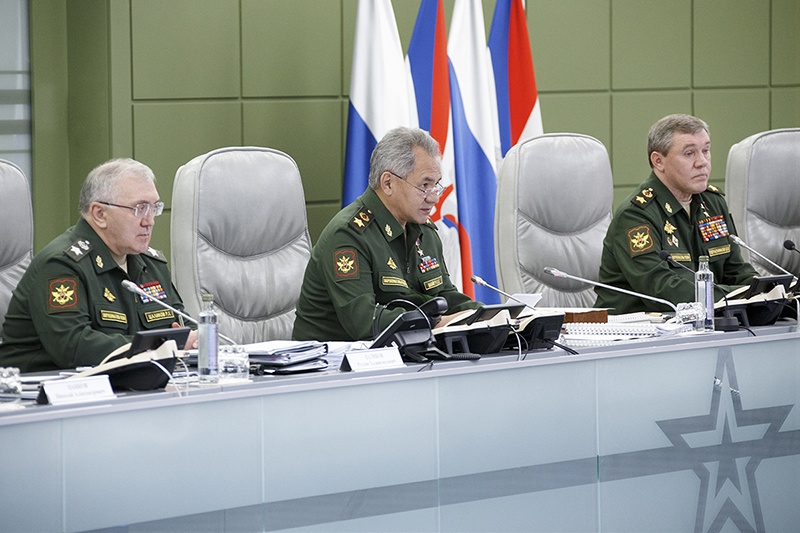 Министр обороны РФ генерал армии Сергей Шойгу на селекторном совещании с руководящим составом Вооружённых сил.