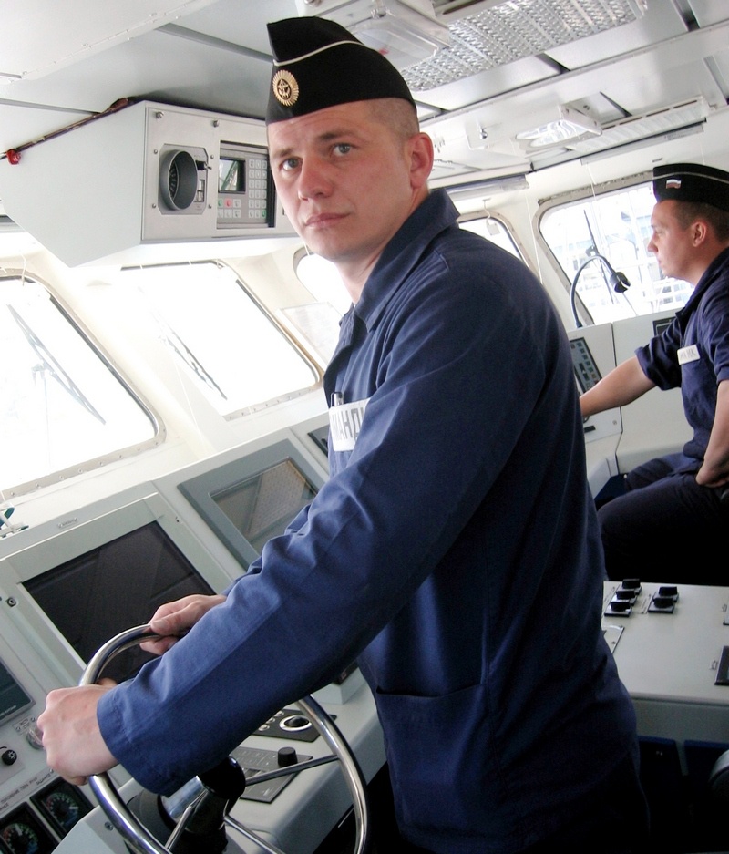 Когда в военно-морскую базу пришёл инновационный «Грачонок», командиром назначили именно Дениса Никитина.