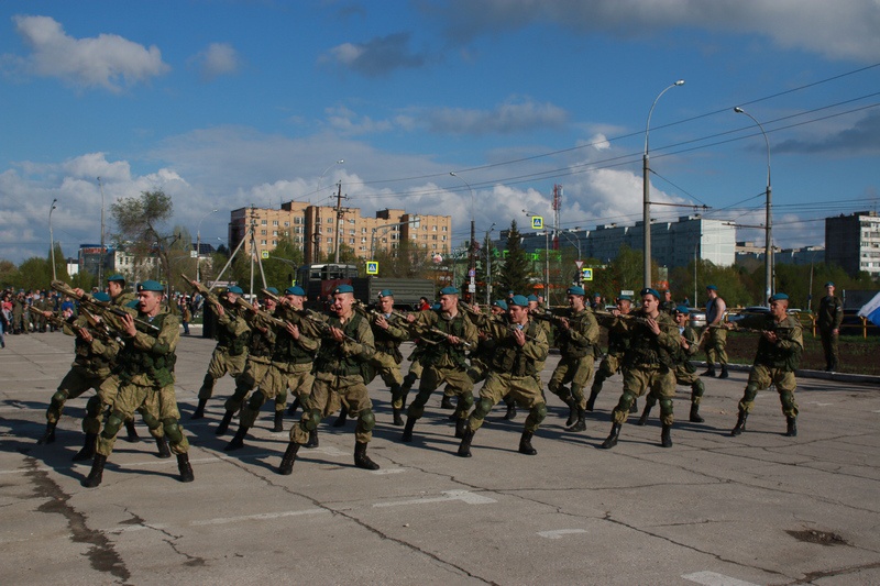 Быть годным к военной службе без ограничений - одно из обязательных условий.