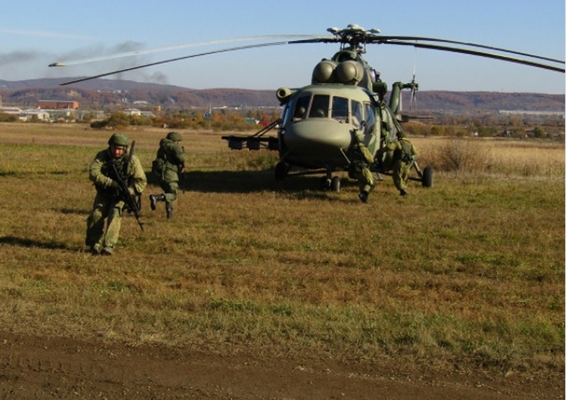 На полигоне Барановский в Приморском крае передовой отряд десантников ведением десантно-штурмовых действий деблокировал аэродром и обеспечил высадку главных сил соединения.