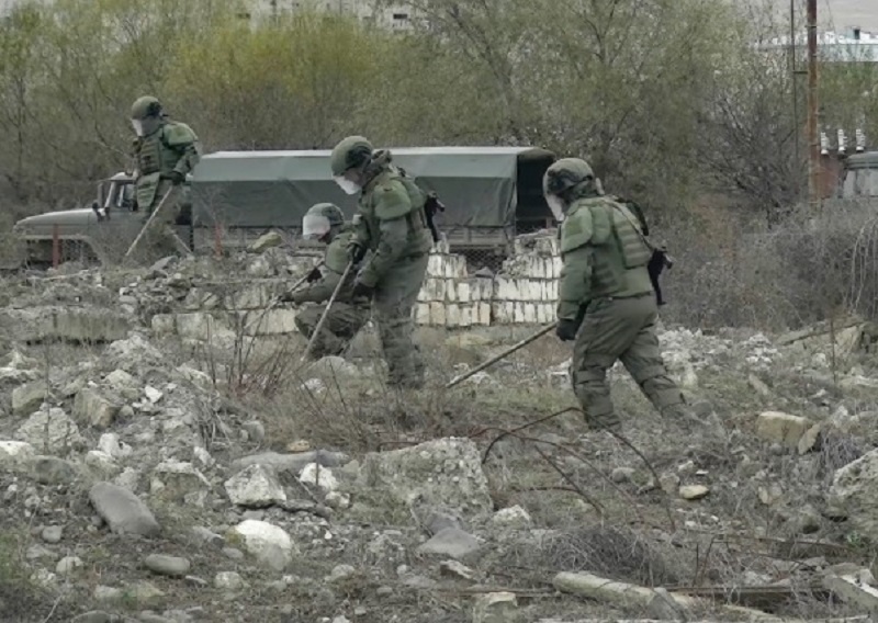 Сапёры провели инженерную разведку и разминирование местности вокруг опор линий электропередач вдоль дороги Шуша – Лысогорский.